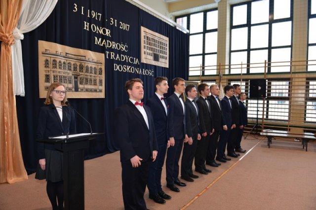 FOTORELACJA Z INAUGURACJI ROKU 100-LECIA I LICEUM OGÓLNOKSZTAŁCĄCEGO IM. WŁADYSŁAWA JAGIEŁŁY W KRASNYMSTAWIE