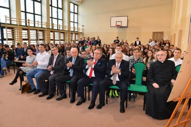 FOTORELACJA Z INAUGURACJI ROKU 100-LECIA I LICEUM OGÓLNOKSZTAŁCĄCEGO IM. WŁADYSŁAWA JAGIEŁŁY W KRASNYMSTAWIE